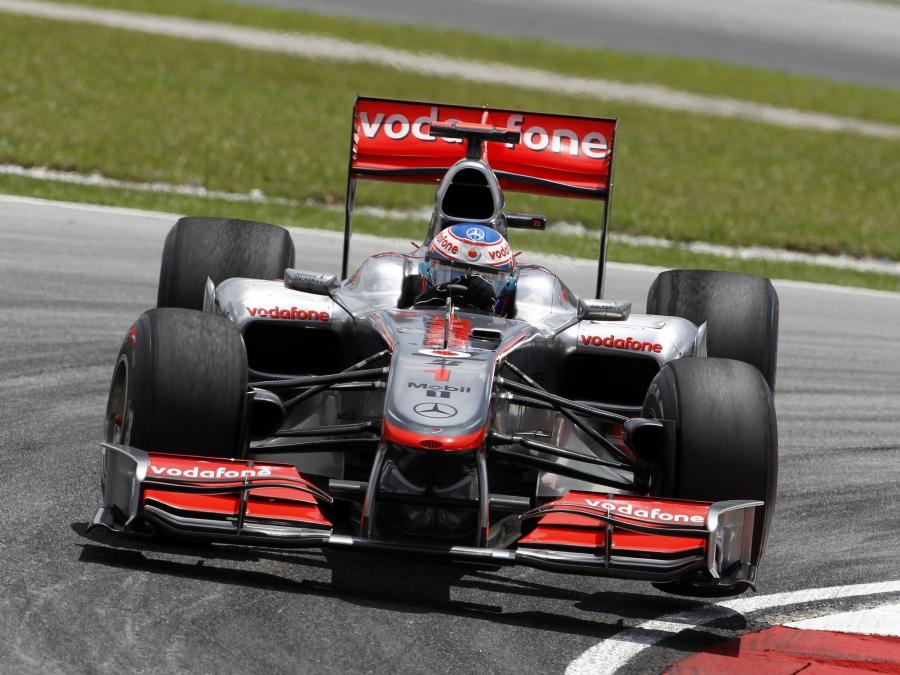  McLaren Mercedes-Benz MP4-25 2010 года  (фото 10 из 16)